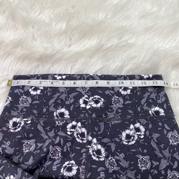 Fabletics Powerhold Workout Leggings Gray Size M Floral - Picture 7 of 7